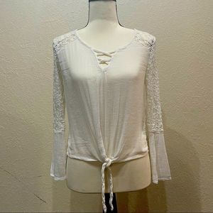 Long sleeve blouse with‎ lace detail